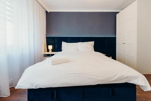 3 Bedrooms Premium Bella Blue for 8 Guests with AC and Free out side Parking
