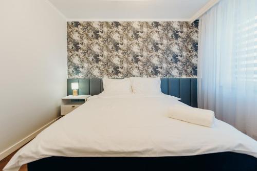 3 Bedrooms Premium Bella Blue for 8 Guests with AC and Free out side Parking