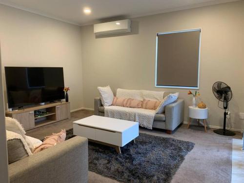 Serene 5-Bedroom Papakura Home, Auckland