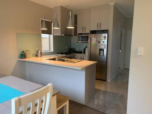 Serene 5-Bedroom Papakura Home, Auckland (photo 7)