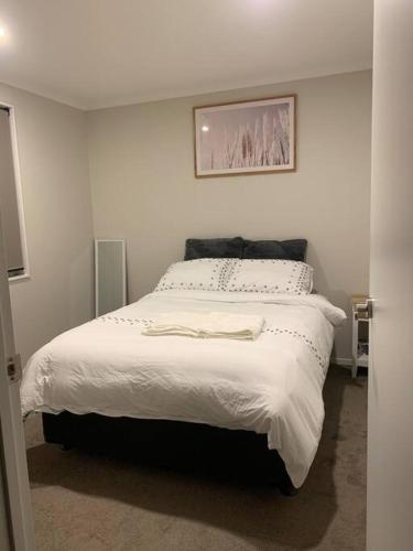 Serene 5-Bedroom Papakura Home, Auckland (photo 8)