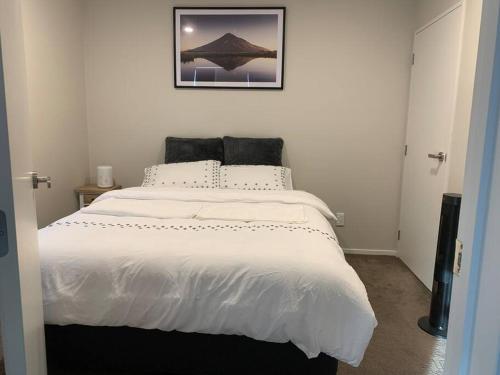 Serene 5-Bedroom Papakura Home, Auckland (photo 10)