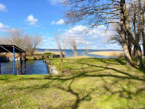 Bungalow am Kummerower See mit einem privaten Strand