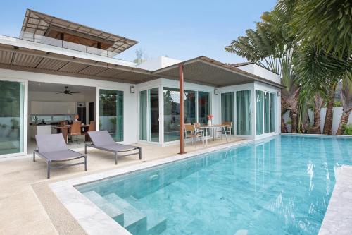 2BR Miami-style Pool Villa in Kamala, Villa Janine