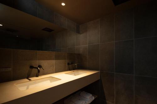 Double Room with Park View image 8