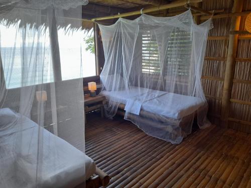 2 bedrooms, 4 beds