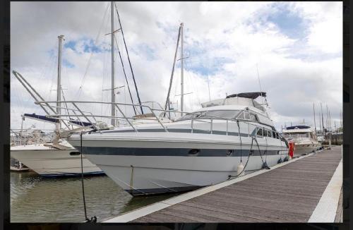 Beautiful and magnific yacht, Lisbona