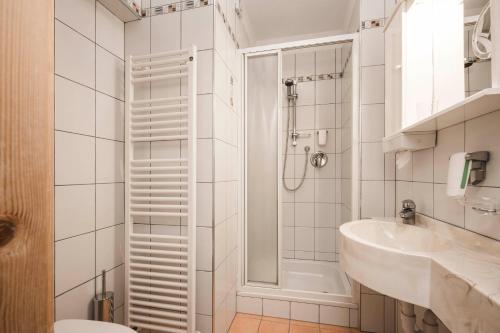 Hotel Karin - image 6