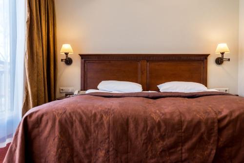 Standard Double or Twin Room image 4
