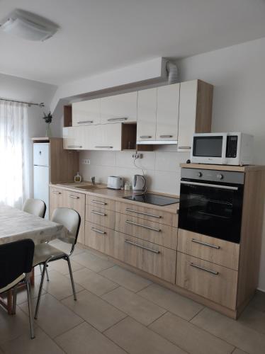 keittiö, Hegin Szigeti Apartman in Pécs