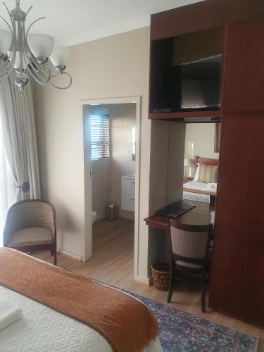 Double Room with Garden Access - Room 1 image 6