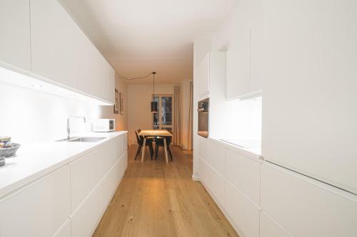 Beautiful 2-bed wbalcony in North Harbour - main image
