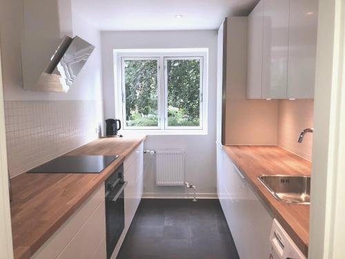 Spacious 1-bed in Frederiksberg w balcony - Tap to explore photos