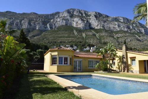 Chalet image 8