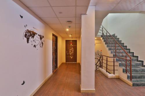 Divine Glory Hotel in Aminabad