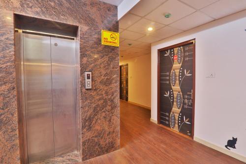 Divine Glory Hotel in Aminabad