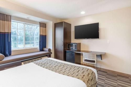 Microtel Inn & Suites by Wyndham Brooksville