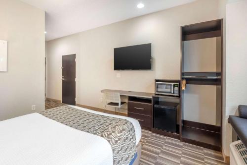 Microtel Inn & Suites by Wyndham Brooksville