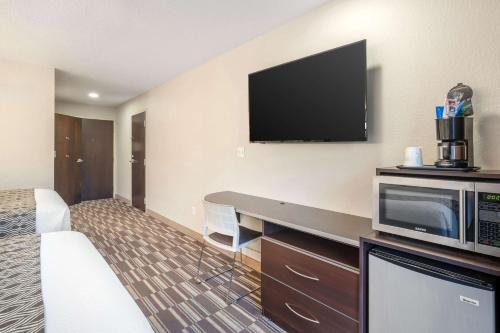 Microtel Inn & Suites by Wyndham Brooksville