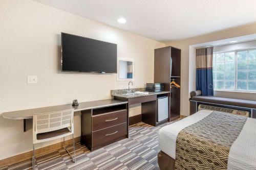 Microtel Inn & Suites by Wyndham Brooksville - image 6
