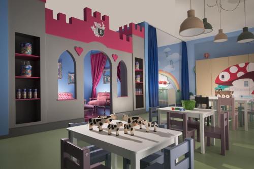 คลับสำหรับเด็ก, เบอร์เกนสต็อค โฮเต็ล แอนด์ รีสอร์ต - ทาเวิร์น 1879 (Burgenstock Hotels & Resort - Taverne 1879) in เอนเนทบึร์เกน