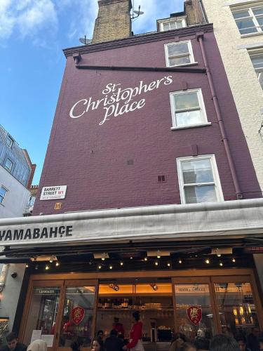 Luxurious 1-Bedroom Penthouse on Oxford Street 11G - image 11