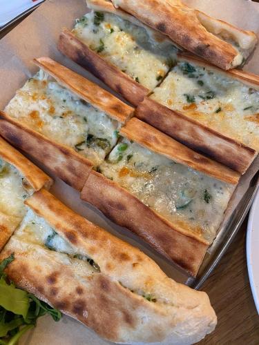 Luxurious 1-Bedroom Penthouse on Oxford Street 11G - image 9