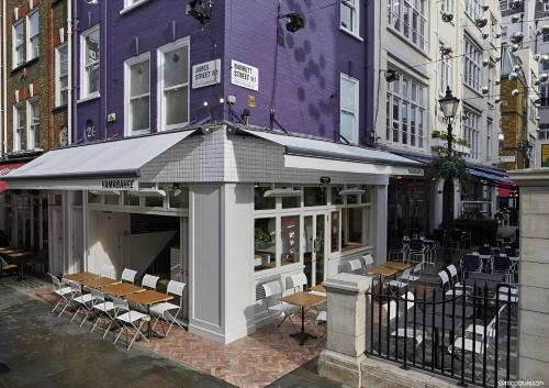 Luxurious 1-Bedroom Penthouse on Oxford Street 11G - image 12