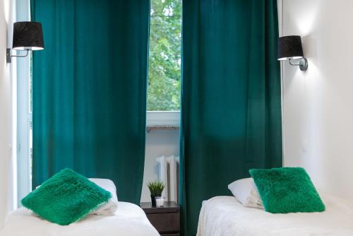 MGR Pokoje w samym Centrum Warszawy by Metro Rondo ONZ - SUPER Bed Year23, Varšava