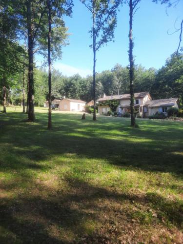 La Forêt des Trois Hiboux - Le Clos Napoleon Bed&Breakfast chambre d'hôte Cendrieux