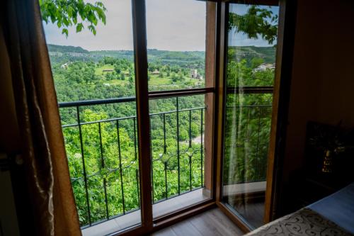 Lucky Hotel - image 7