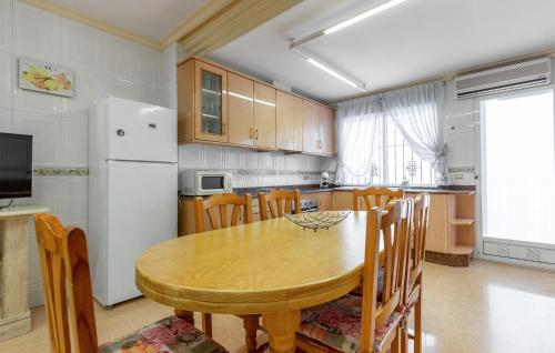 ห้องครัว, Amazing Apartment In Orihuela in โอริฮูลา