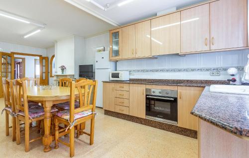 ห้องครัว, Amazing Apartment In Orihuela in โอริฮูลา