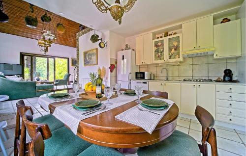 مطبخ, Beautiful Home In Donji Zvecaj With Wifi in Donji Zvečaj