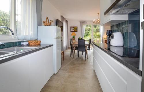 virtuve, 2 Bedroom Beautiful Home In San-Giuliano in San-Giuliano