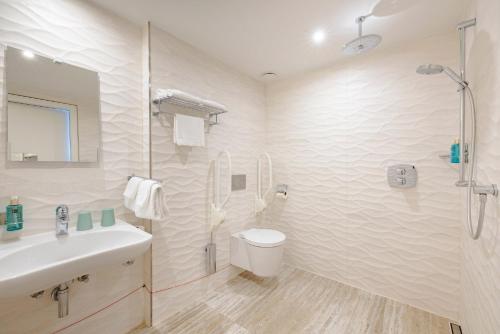 Beachhouse Hotel - image 3