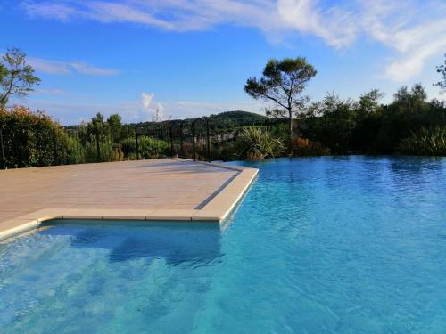 Úszómedence, Superbe appartement dans résidence avec piscine (Superbe appartement dans residence avec piscine) in Saint-Martin-d'Ardeche
