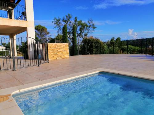 Úszómedence, Superbe appartement dans résidence avec piscine (Superbe appartement dans residence avec piscine) in Saint-Martin-d'Ardeche