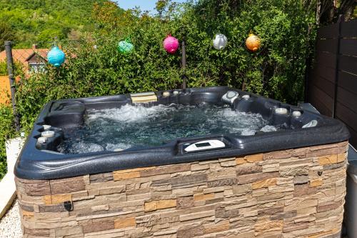 สระว่ายน้ำ, Malomvölgyi Vendégház (Malomvolgyi Vendeghaz) in เวซเปรมี