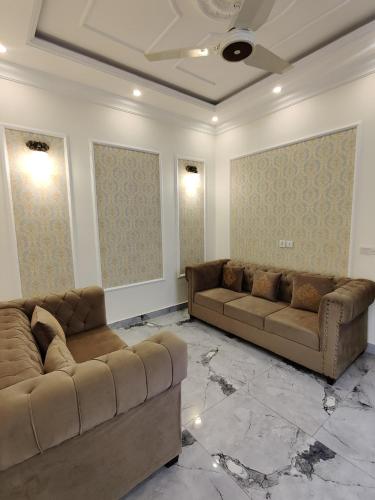 Luxury Dream Vacation Home in DHA Near Lahore Airport - image 2