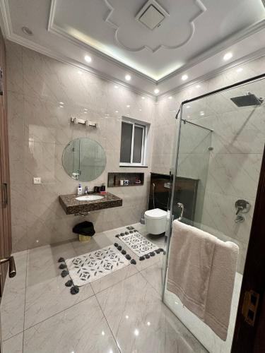 Luxury Dream Vacation Home in DHA Near Lahore Airport - image 8