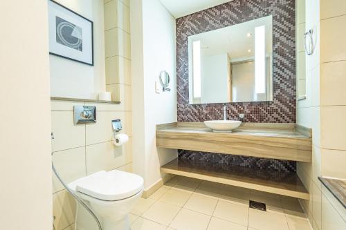 Dubai Dreaming Stylish 1BR DAMAC Towers Paramount - image 10