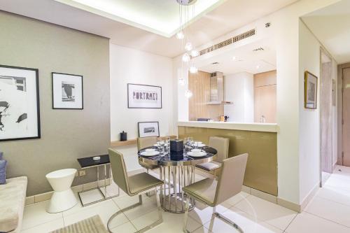 Dubai Dreaming Stylish 1BR DAMAC Towers Paramount - image 8