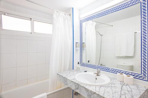 One-Bedroom Apartment with Balcony image 8