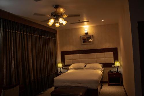 RATNA HOTEL - Tap to explore photos