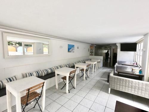 Anny Studios Perissa Beach - image 8