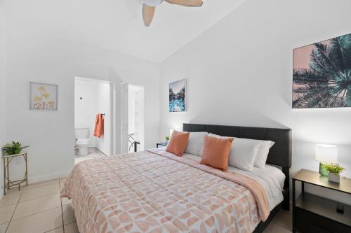The Vibrant Villa - Cozy Villa With Private Patio in North Miami, USA