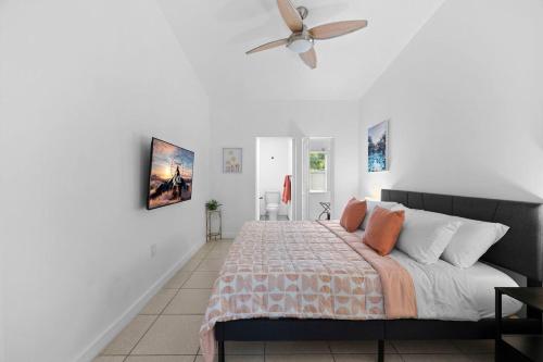 The Vibrant Villa - Cozy Villa With Private Patio in North Miami, USA