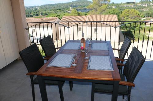 Erkély/terasz, Superbe appartement dans résidence avec piscine (Superbe appartement dans residence avec piscine) in Saint-Martin-d'Ardeche