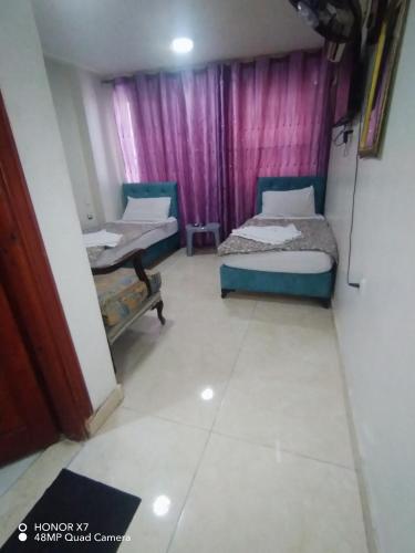 2 twin beds